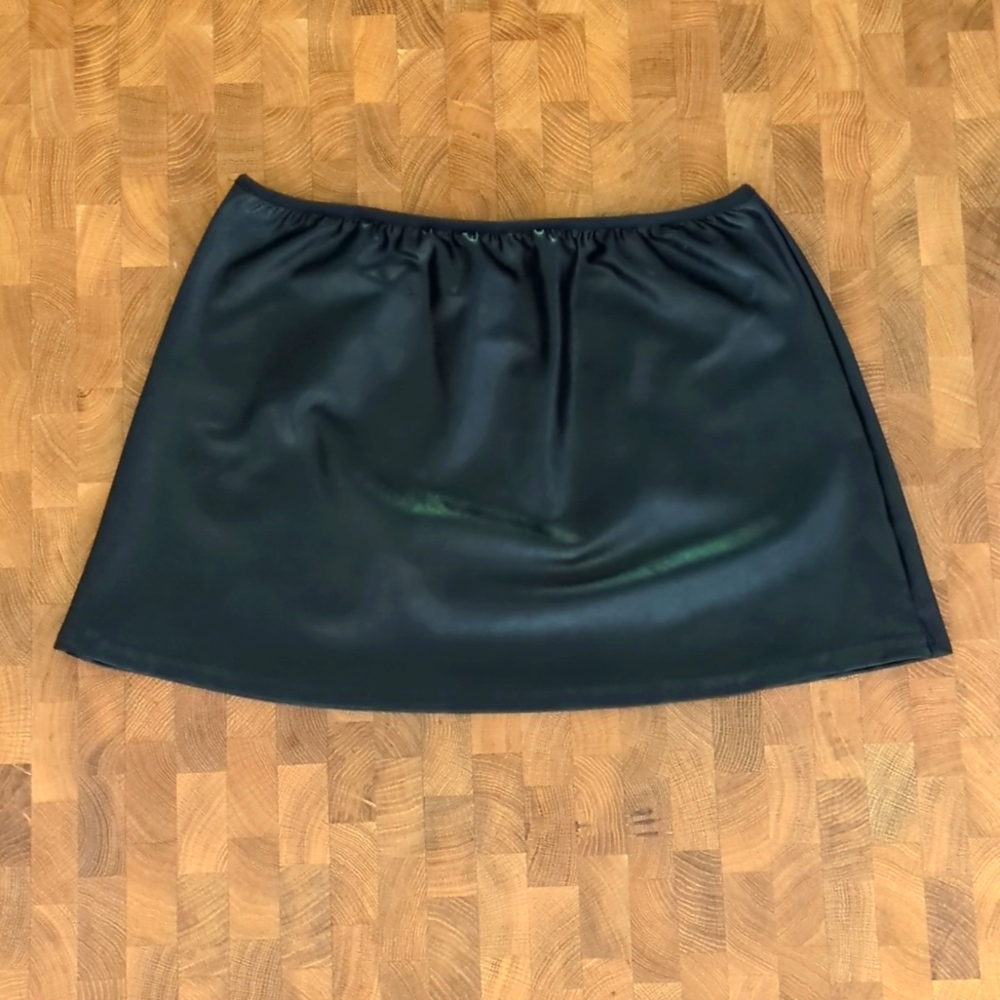 Stretchy vinyl look black miniskirt
